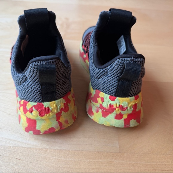 Boys Adidas Gray and Red Sneakers - Picture 6 of 7